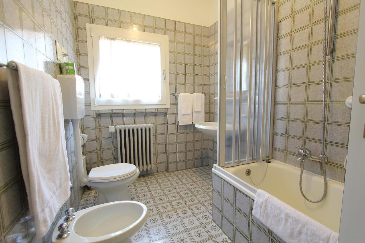Hotel Giardino Breno Luaran gambar