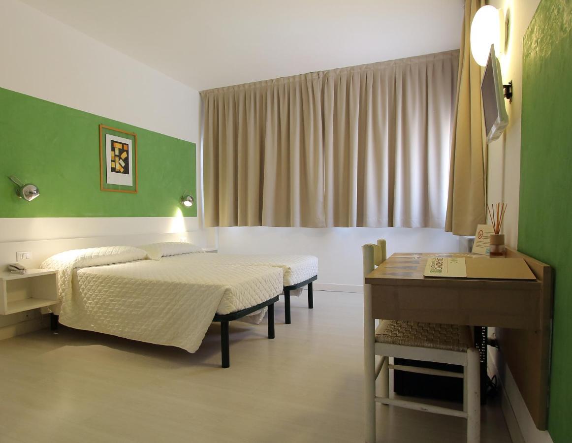 Hotel Giardino Breno Luaran gambar