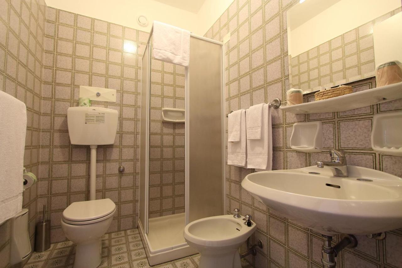 Hotel Giardino Breno Luaran gambar