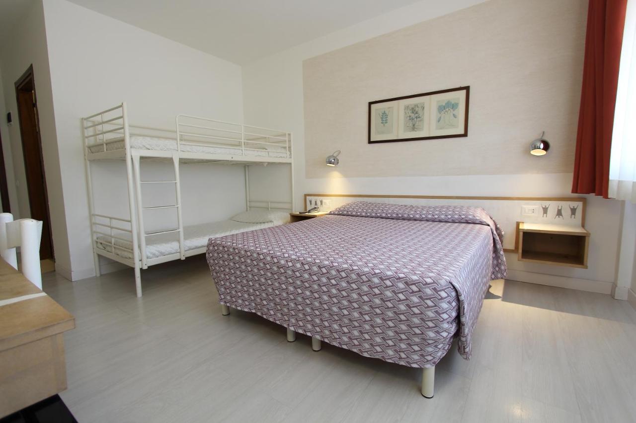 Hotel Giardino Breno Luaran gambar