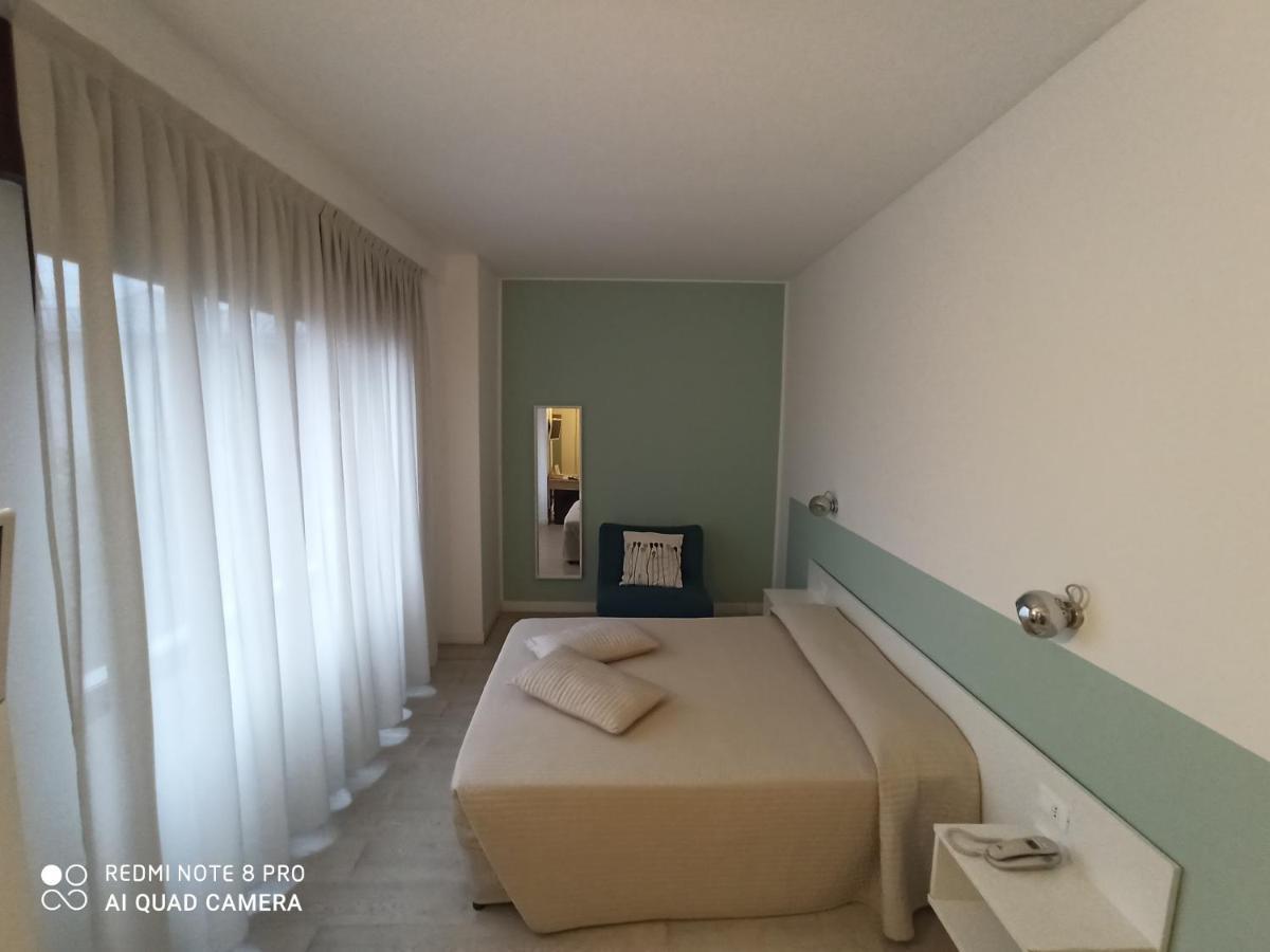Hotel Giardino Breno Luaran gambar