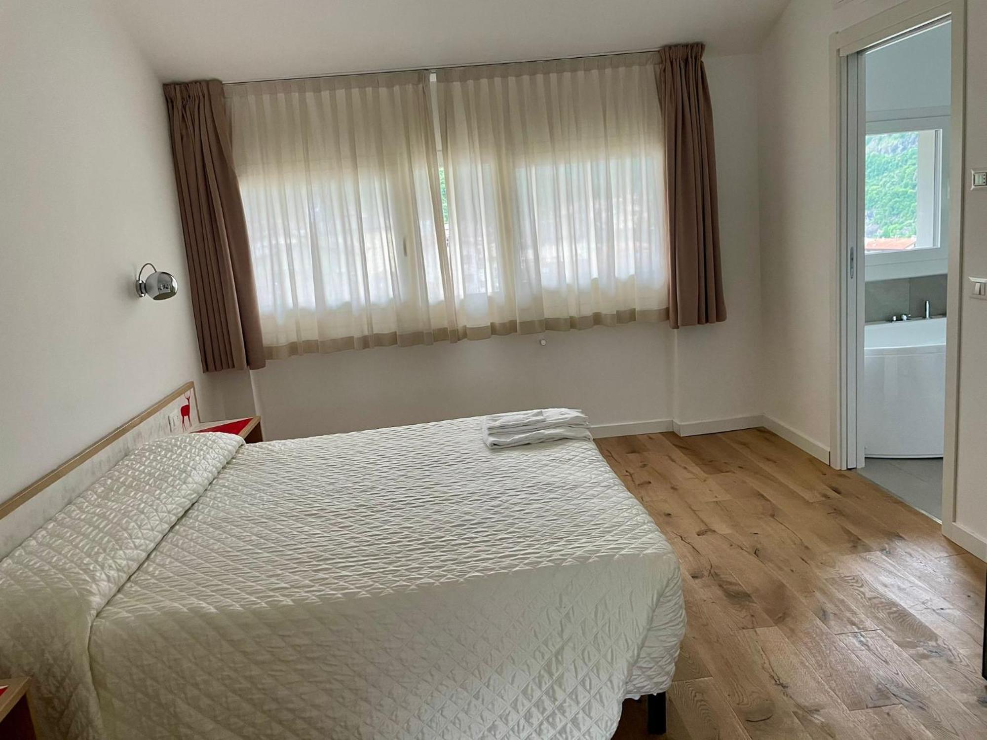 Hotel Giardino Breno Luaran gambar