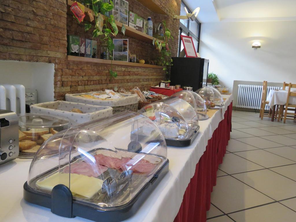 Hotel Giardino Breno Luaran gambar